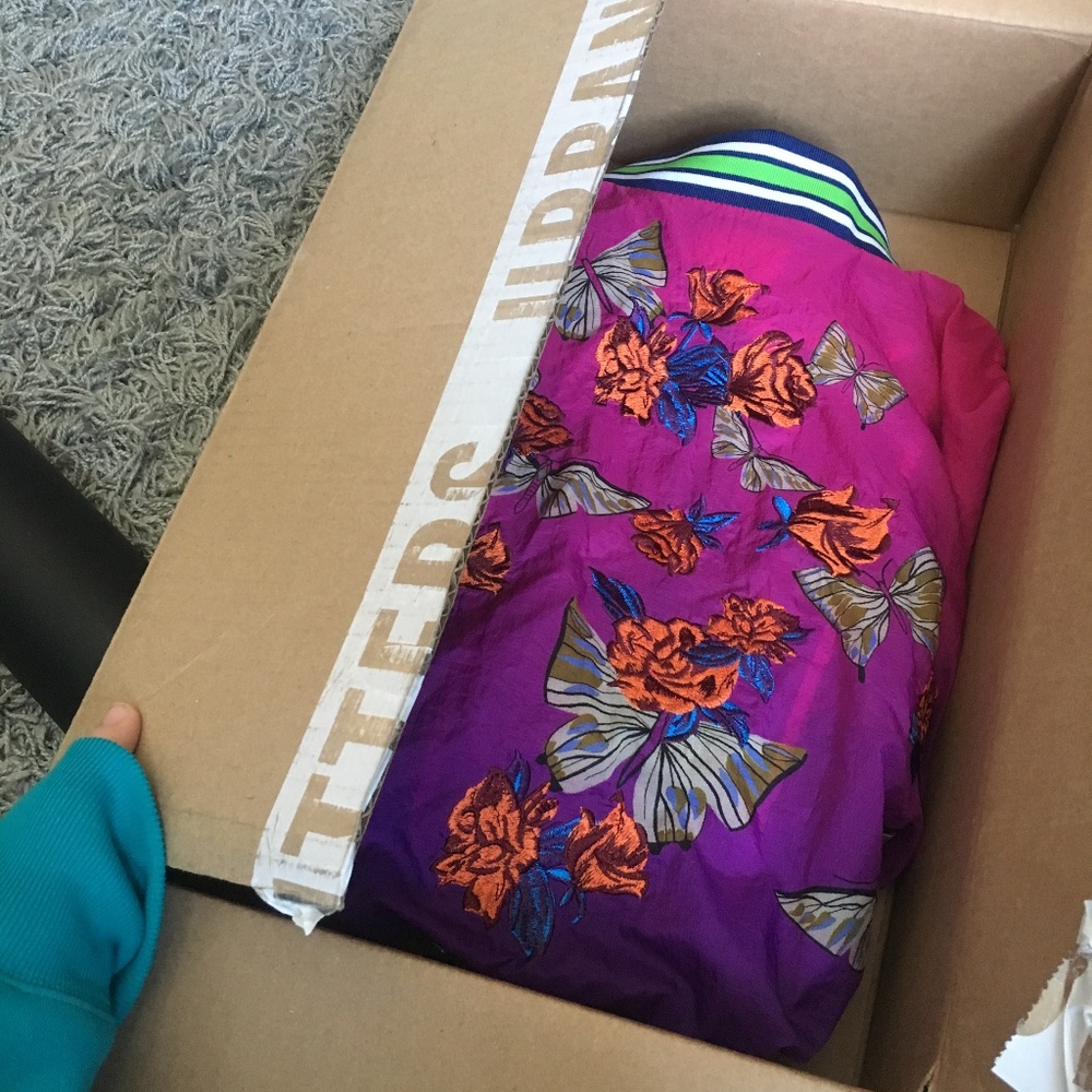 Urban Outfitters Oversized Bomber Jacket - Picture 4 of 8